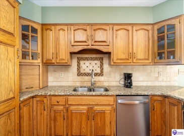 Allanwood Road, Louisville, Kentucky 40214, ,4 BathroomsBathrooms,For Sale,Allanwood Road,HK24002964