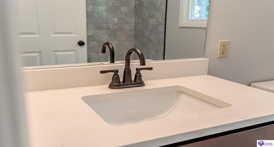 Doe Valley Parkway East, Brandenburg, Kentucky 40108, ,3 BathroomsBathrooms,For Sale,Doe Valley Parkway East,HK24002968