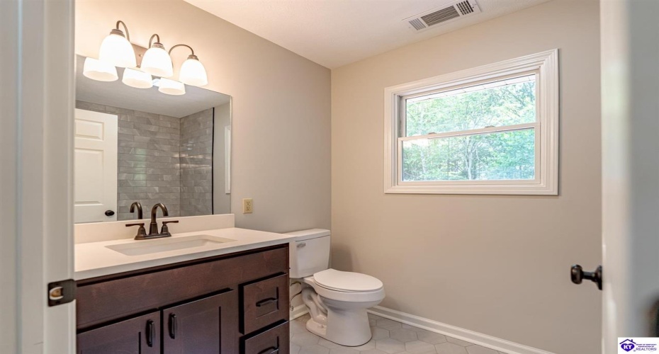 Doe Valley Parkway East, Brandenburg, Kentucky 40108, ,3 BathroomsBathrooms,For Sale,Doe Valley Parkway East,HK24002968