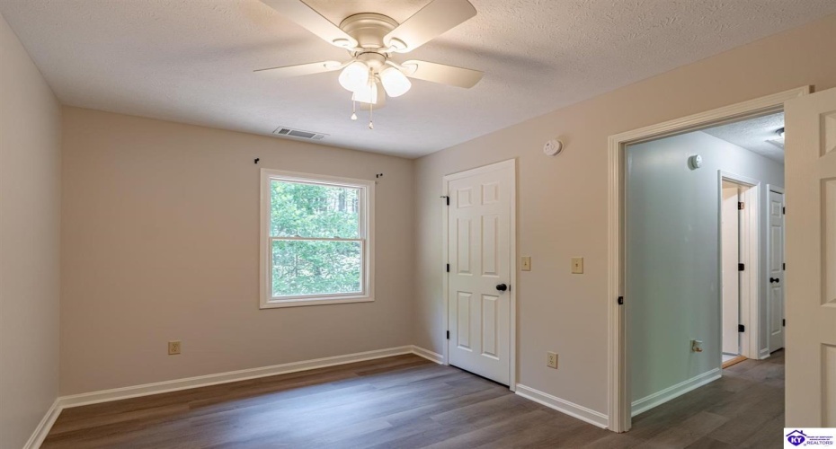 Doe Valley Parkway East, Brandenburg, Kentucky 40108, ,3 BathroomsBathrooms,For Sale,Doe Valley Parkway East,HK24002968