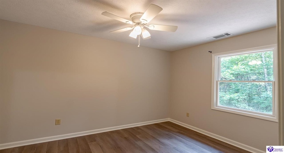 Doe Valley Parkway East, Brandenburg, Kentucky 40108, ,3 BathroomsBathrooms,For Sale,Doe Valley Parkway East,HK24002968