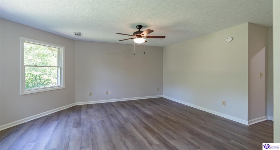 Doe Valley Parkway East, Brandenburg, Kentucky 40108, ,3 BathroomsBathrooms,For Sale,Doe Valley Parkway East,HK24002968