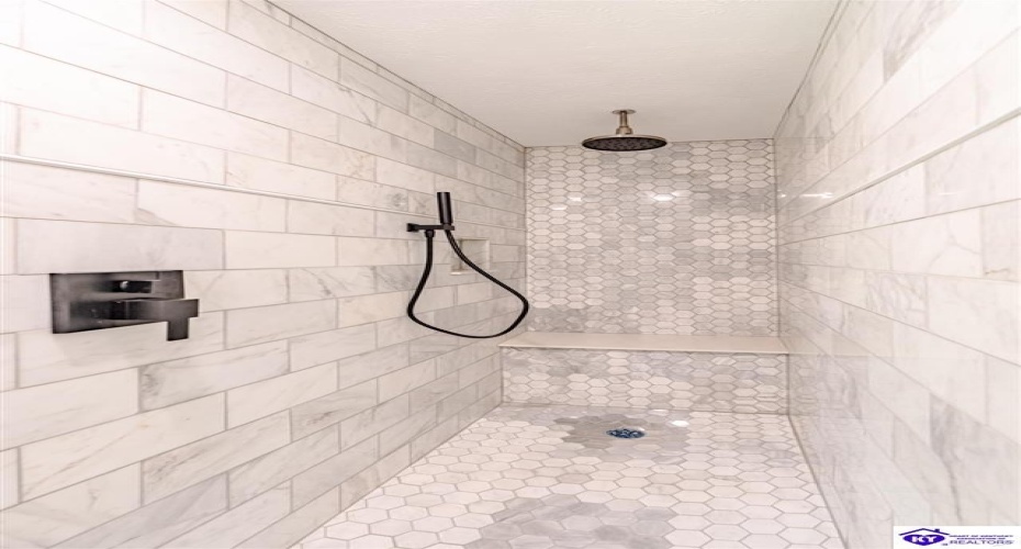 Doe Valley Parkway East, Brandenburg, Kentucky 40108, ,3 BathroomsBathrooms,For Sale,Doe Valley Parkway East,HK24002968