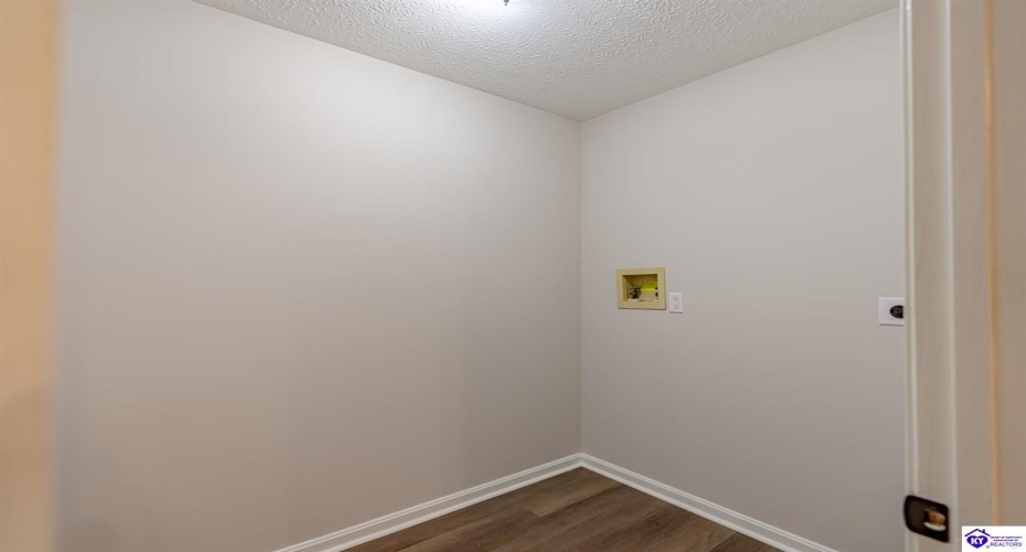 Doe Valley Parkway East, Brandenburg, Kentucky 40108, ,3 BathroomsBathrooms,For Sale,Doe Valley Parkway East,HK24002968