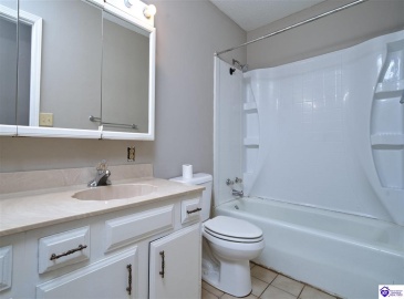 Wooden Lane, Elizabethtown, Kentucky 42701, ,2 BathroomsBathrooms,For Sale,Wooden Lane,HK24003008