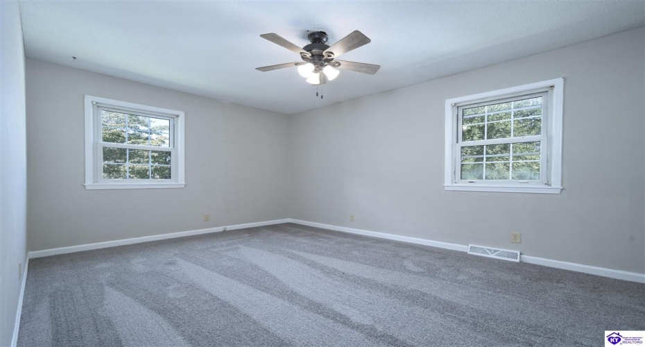 Wooden Lane, Elizabethtown, Kentucky 42701, ,2 BathroomsBathrooms,For Sale,Wooden Lane,HK24003008