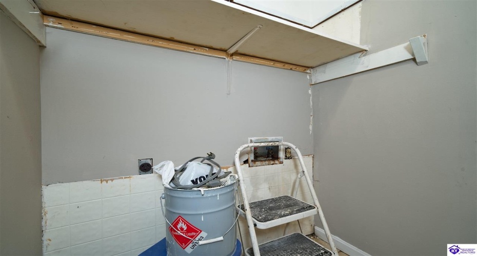 Wooden Lane, Elizabethtown, Kentucky 42701, ,2 BathroomsBathrooms,For Sale,Wooden Lane,HK24003008