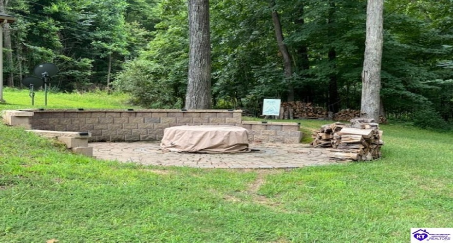 Bentwood Lane, Falls Of Rough, Kentucky 40119, ,2 BathroomsBathrooms,For Sale,Bentwood Lane,HK24003017