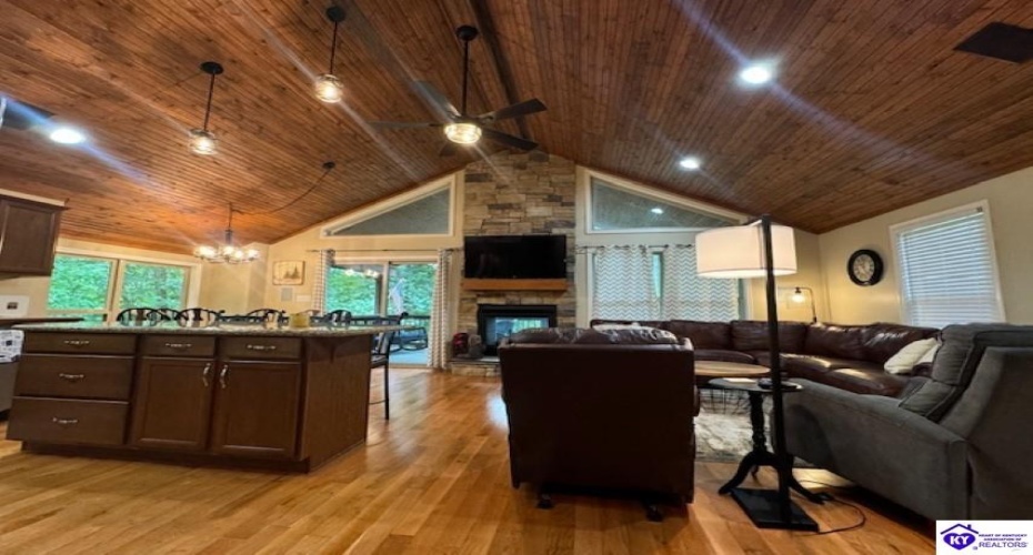 Bentwood Lane, Falls Of Rough, Kentucky 40119, ,2 BathroomsBathrooms,For Sale,Bentwood Lane,HK24003017