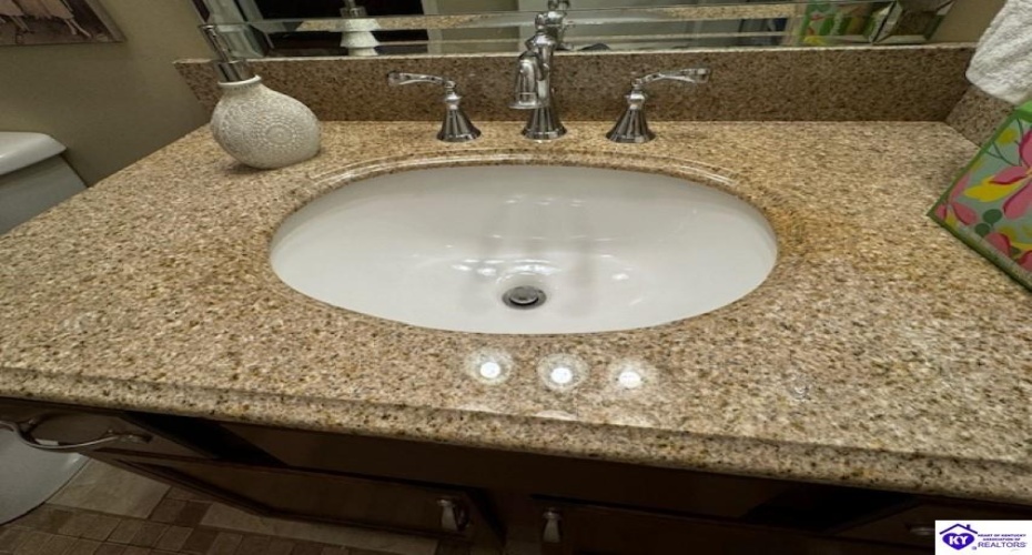 Bentwood Lane, Falls Of Rough, Kentucky 40119, ,2 BathroomsBathrooms,For Sale,Bentwood Lane,HK24003017