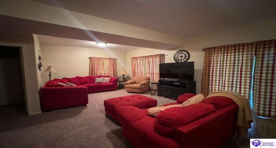 Bentwood Lane, Falls Of Rough, Kentucky 40119, ,2 BathroomsBathrooms,For Sale,Bentwood Lane,HK24003017