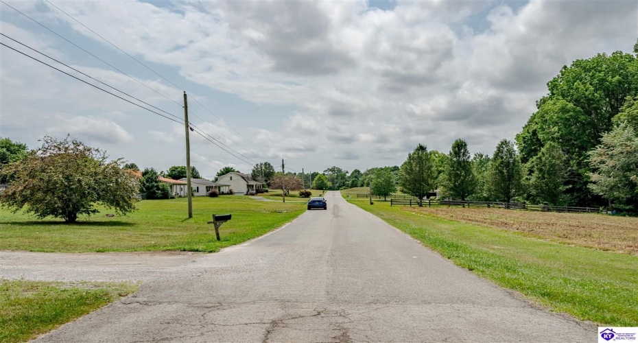 Pembroke Way, Campbellsville, Kentucky 42718, ,For Sale,Pembroke Way,HK24003022