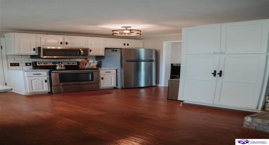 Eugenia Avenue, Hodgenville, Kentucky 42748, ,2 BathroomsBathrooms,For Sale,Eugenia Avenue,HK24003025