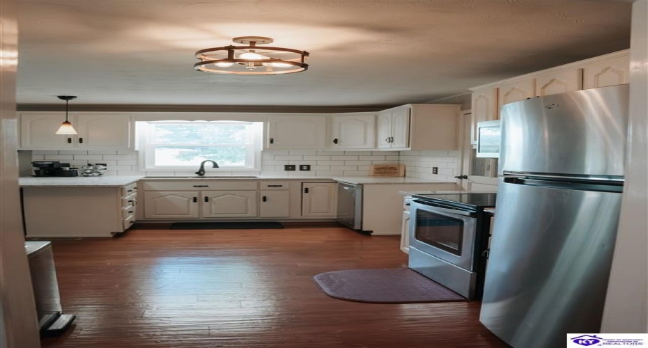 Eugenia Avenue, Hodgenville, Kentucky 42748, ,2 BathroomsBathrooms,For Sale,Eugenia Avenue,HK24003025