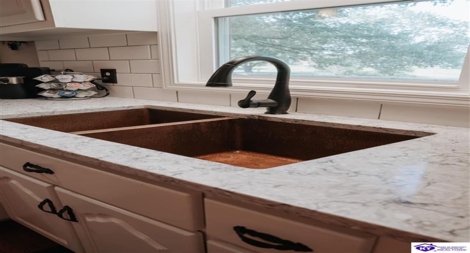 Eugenia Avenue, Hodgenville, Kentucky 42748, ,2 BathroomsBathrooms,For Sale,Eugenia Avenue,HK24003025