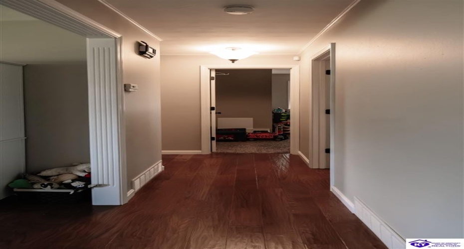 Eugenia Avenue, Hodgenville, Kentucky 42748, ,2 BathroomsBathrooms,For Sale,Eugenia Avenue,HK24003025