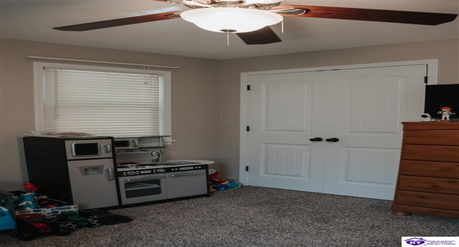 Eugenia Avenue, Hodgenville, Kentucky 42748, ,2 BathroomsBathrooms,For Sale,Eugenia Avenue,HK24003025