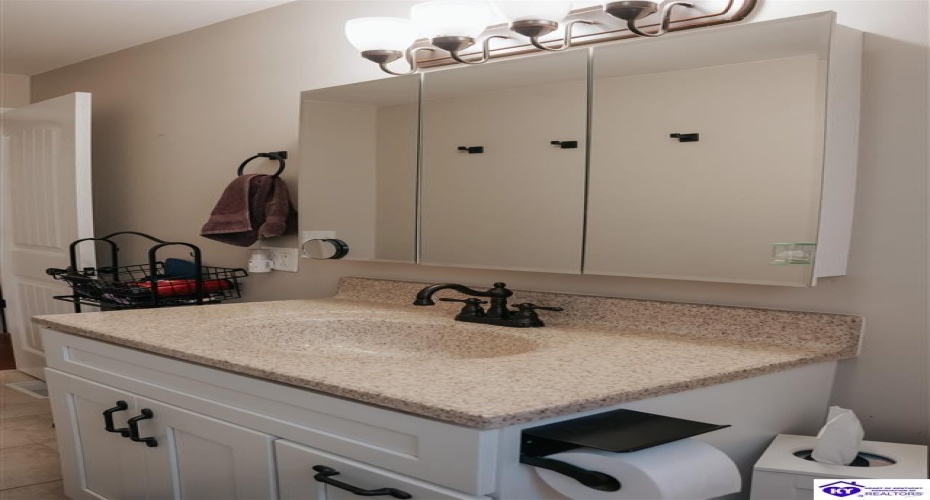 Eugenia Avenue, Hodgenville, Kentucky 42748, ,2 BathroomsBathrooms,For Sale,Eugenia Avenue,HK24003025