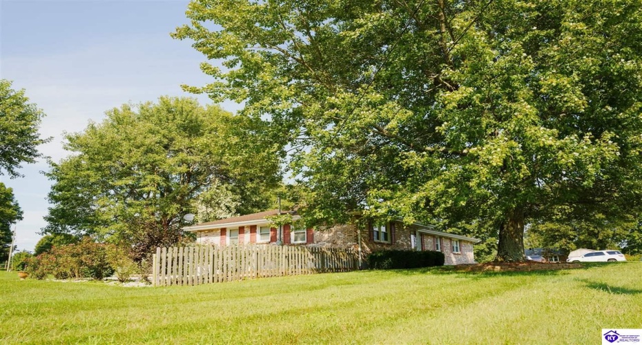 Eugenia Avenue, Hodgenville, Kentucky 42748, ,2 BathroomsBathrooms,For Sale,Eugenia Avenue,HK24003025