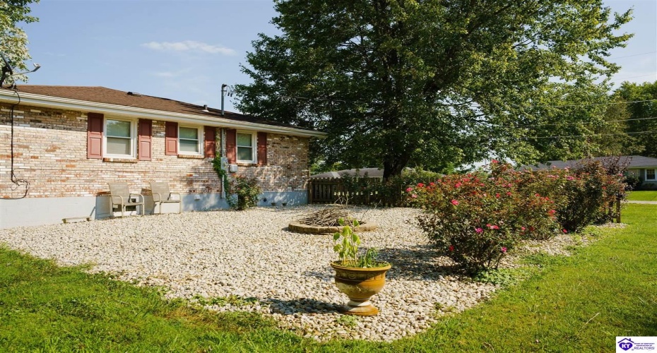 Eugenia Avenue, Hodgenville, Kentucky 42748, ,2 BathroomsBathrooms,For Sale,Eugenia Avenue,HK24003025