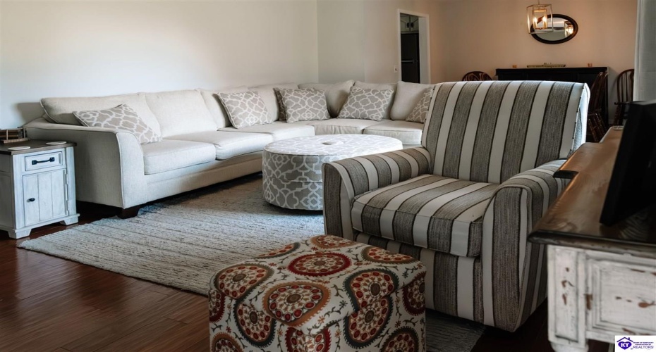 Eugenia Avenue, Hodgenville, Kentucky 42748, ,2 BathroomsBathrooms,For Sale,Eugenia Avenue,HK24003025