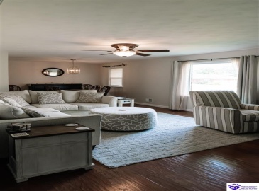 Eugenia Avenue, Hodgenville, Kentucky 42748, ,2 BathroomsBathrooms,For Sale,Eugenia Avenue,HK24003025