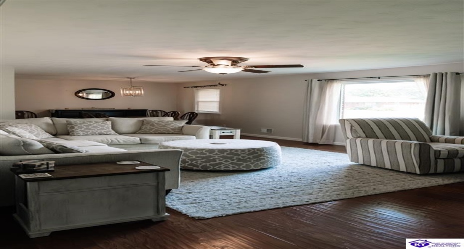 Eugenia Avenue, Hodgenville, Kentucky 42748, ,2 BathroomsBathrooms,For Sale,Eugenia Avenue,HK24003025