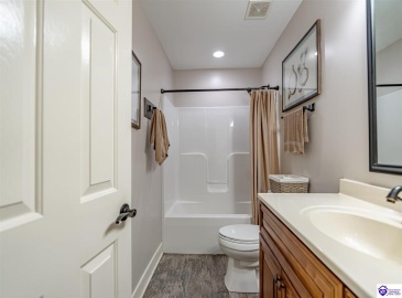 High Grove Road, Bloomfield, Kentucky 40008, ,3 BathroomsBathrooms,For Sale,High Grove Road,HK24003027