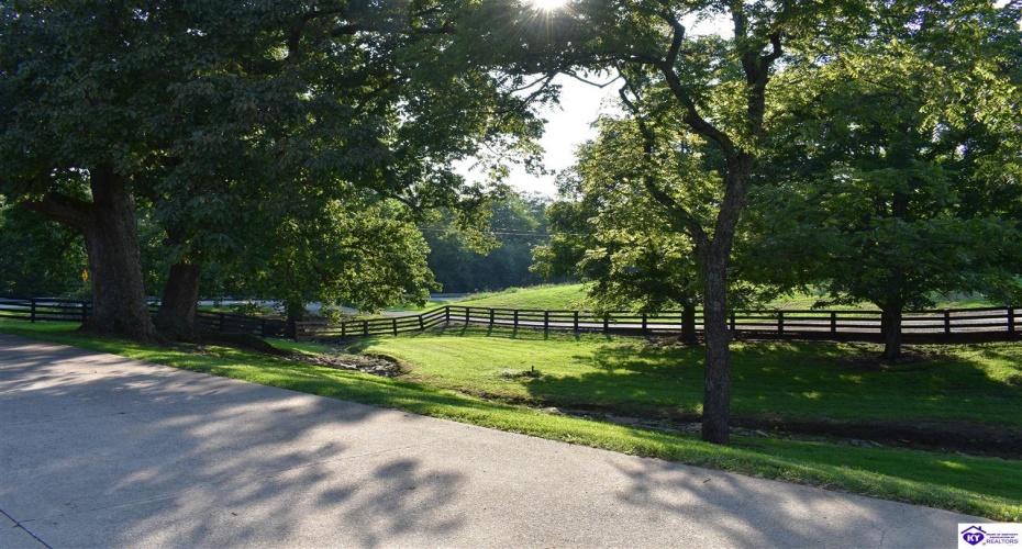 High Grove Road, Bloomfield, Kentucky 40008, ,3 BathroomsBathrooms,For Sale,High Grove Road,HK24003027