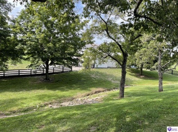 High Grove Road, Bloomfield, Kentucky 40008, ,3 BathroomsBathrooms,For Sale,High Grove Road,HK24003027