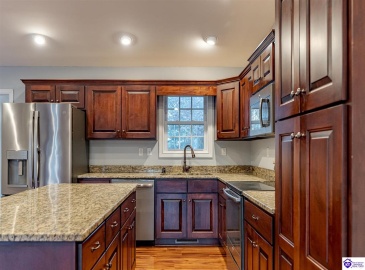 Teaberry Court, Brandenburg, Kentucky 40108, ,3 BathroomsBathrooms,For Sale,Teaberry Court,HK24003039