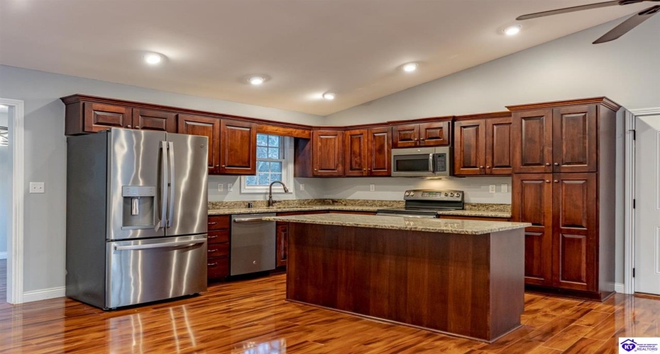 Teaberry Court, Brandenburg, Kentucky 40108, ,3 BathroomsBathrooms,For Sale,Teaberry Court,HK24003039