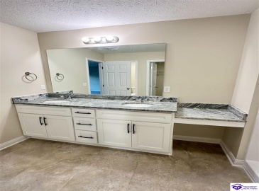 Dixon Circle, Vine Grove, Kentucky 40175, ,3 BathroomsBathrooms,For Sale,Dixon Circle,HK24003071