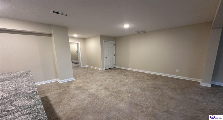 Dixon Circle, Vine Grove, Kentucky 40175, ,3 BathroomsBathrooms,For Sale,Dixon Circle,HK24003071