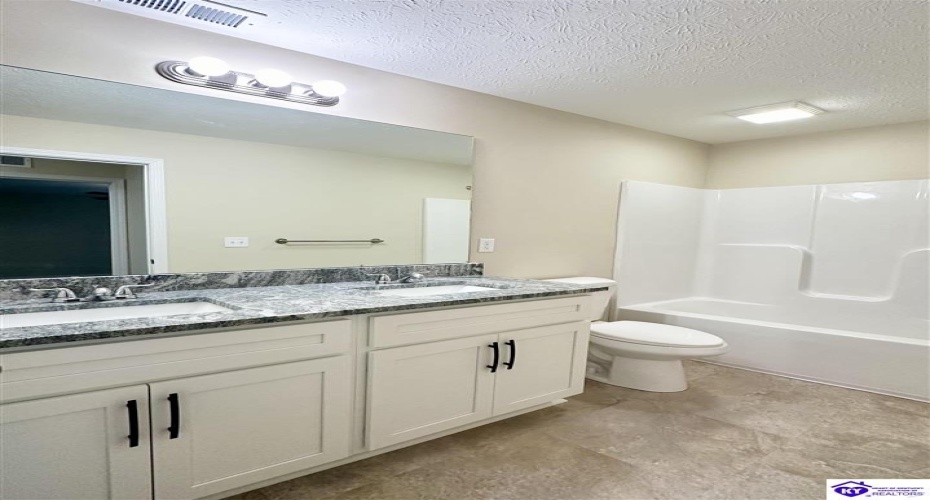 Dixon Circle, Vine Grove, Kentucky 40175, ,3 BathroomsBathrooms,For Sale,Dixon Circle,HK24003071