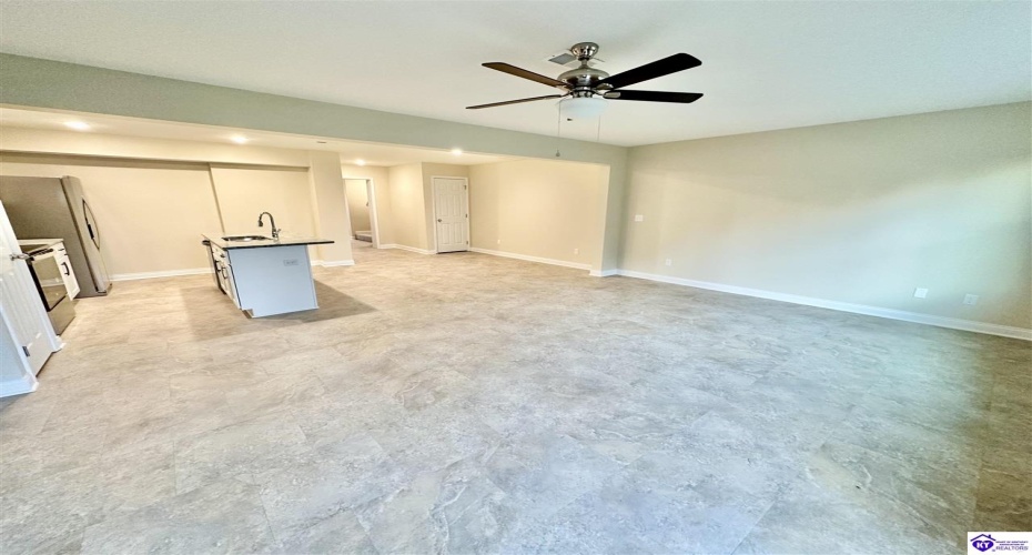 Dixon Circle, Vine Grove, Kentucky 40175, ,3 BathroomsBathrooms,For Sale,Dixon Circle,HK24003071