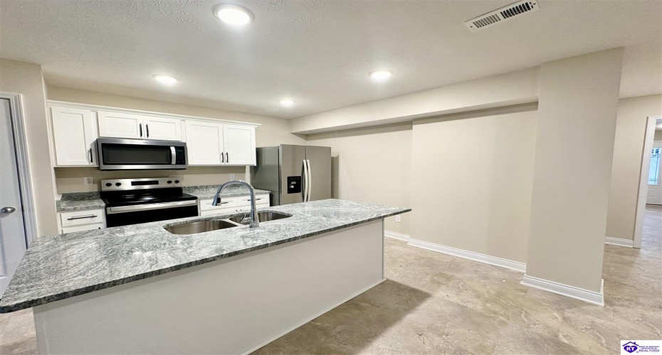 Dixon Circle, Vine Grove, Kentucky 40175, ,3 BathroomsBathrooms,For Sale,Dixon Circle,HK24003071