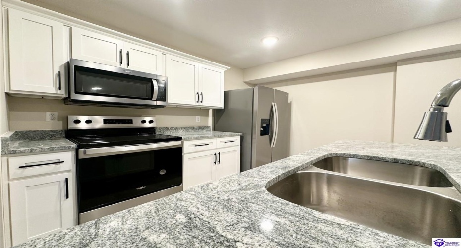 Dixon Circle, Vine Grove, Kentucky 40175, ,3 BathroomsBathrooms,For Sale,Dixon Circle,HK24003071