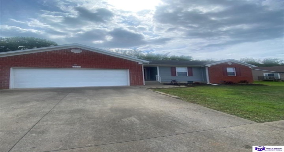 Red Hawk Drive, Vine Grove, Kentucky 40175, ,2 BathroomsBathrooms,For Sale,Red Hawk Drive,HK24003073