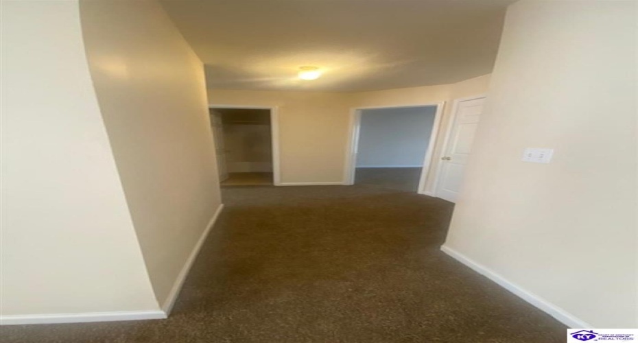 Red Hawk Drive, Vine Grove, Kentucky 40175, ,2 BathroomsBathrooms,For Sale,Red Hawk Drive,HK24003073