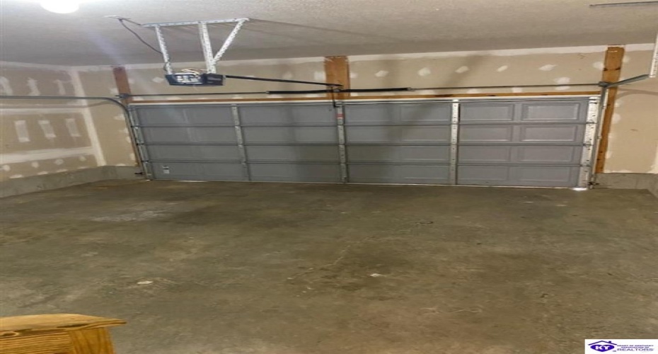 Red Hawk Drive, Vine Grove, Kentucky 40175, ,2 BathroomsBathrooms,For Sale,Red Hawk Drive,HK24003073