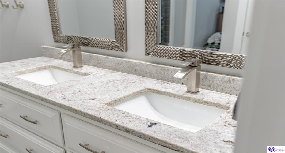 Pleasant Colony Drive, Elizabethtown, Kentucky 42701, ,3 BathroomsBathrooms,For Sale,Pleasant Colony Drive,HK24003097 Pleasant Colony Drive, Elizabethtown, Kentucky 42701, ,3 BathroomsBathrooms,For Sale,Pleasant Colony Drive,HK24003097