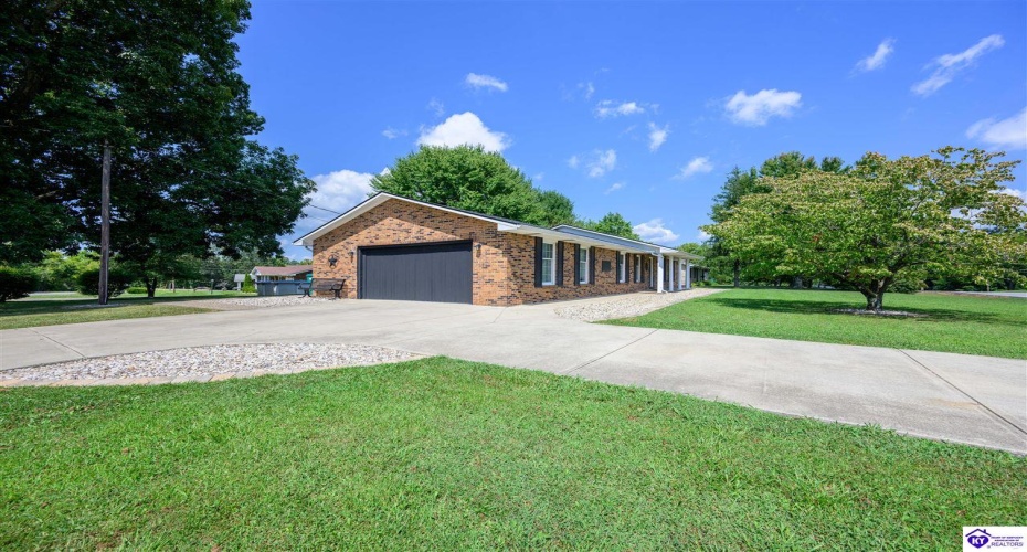 Logsdon Parkway, Radcliff, Kentucky 42701, ,4 BathroomsBathrooms,For Sale,Logsdon Parkway,HK24003115 Logsdon Parkway, Radcliff, Kentucky 42701, ,4 BathroomsBathrooms,For Sale,Logsdon Parkway,HK24003115