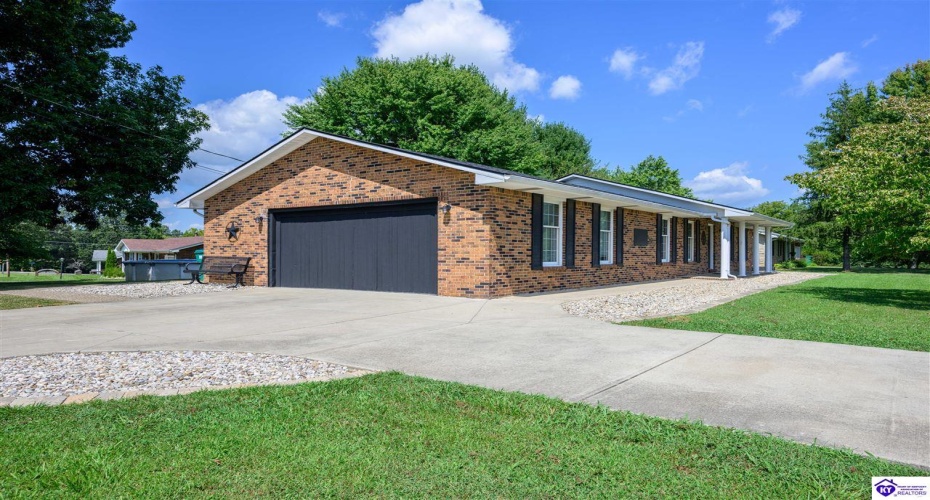 Logsdon Parkway, Radcliff, Kentucky 42701, ,4 BathroomsBathrooms,For Sale,Logsdon Parkway,HK24003115 Logsdon Parkway, Radcliff, Kentucky 42701, ,4 BathroomsBathrooms,For Sale,Logsdon Parkway,HK24003115