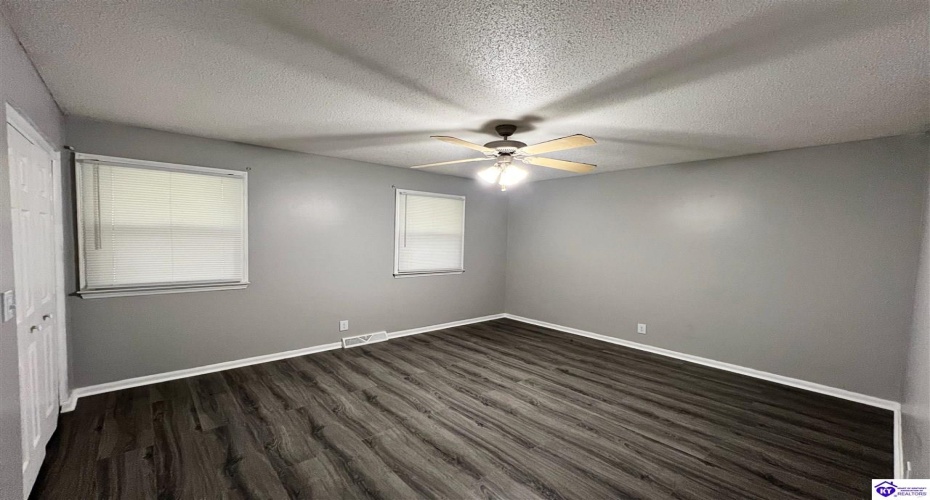 Joy K Lynn, Cecilia, Kentucky 42724, ,2 BathroomsBathrooms,For Sale,Joy K Lynn,HK24003117