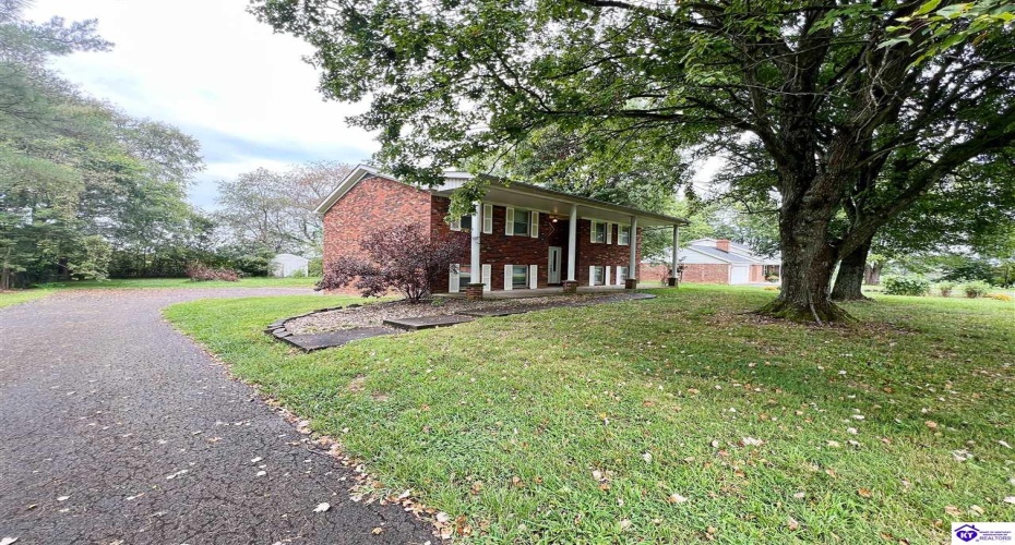 Joy K Lynn, Cecilia, Kentucky 42724, ,2 BathroomsBathrooms,For Sale,Joy K Lynn,HK24003117