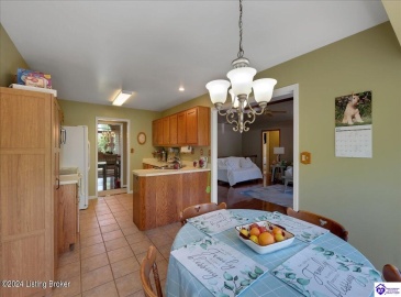 Orphan Lane, Shelbyville, Kentucky 40065, ,3 BathroomsBathrooms,For Sale,Orphan Lane,HK24003127