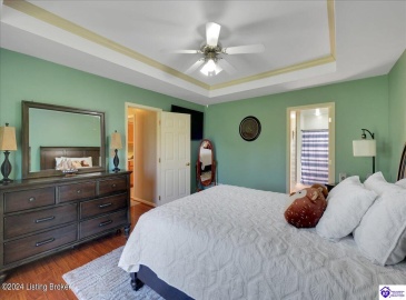 Orphan Lane, Shelbyville, Kentucky 40065, ,3 BathroomsBathrooms,For Sale,Orphan Lane,HK24003127