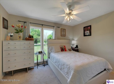 Orphan Lane, Shelbyville, Kentucky 40065, ,3 BathroomsBathrooms,For Sale,Orphan Lane,HK24003127