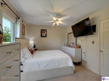 Orphan Lane, Shelbyville, Kentucky 40065, ,3 BathroomsBathrooms,For Sale,Orphan Lane,HK24003127